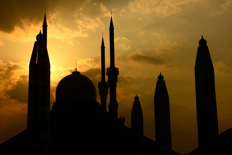 sunset mosque in kakarta